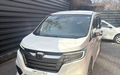 Honda Stepwgn IV, 2021 год, 2 380 000 рублей, 2 фотография
