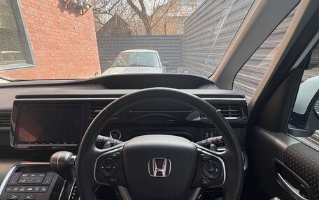 Honda Stepwgn IV, 2021 год, 2 380 000 рублей, 15 фотография