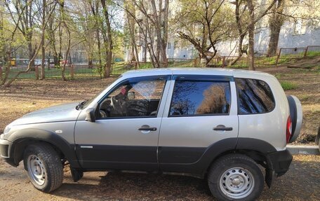 Chevrolet Niva I рестайлинг, 2015 год, 550 000 рублей, 4 фотография