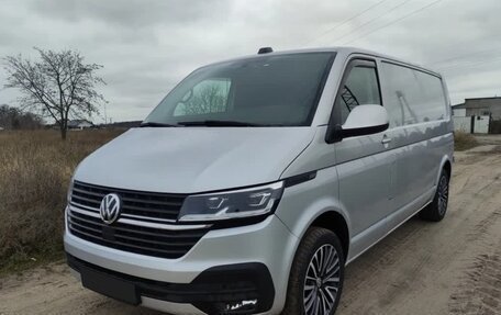 Volkswagen Transporter T6 рестайлинг, 2022 год, 3 000 000 рублей, 1 фотография