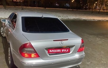 Mercedes-Benz E-Класс, 2004 год, 710 000 рублей, 8 фотография