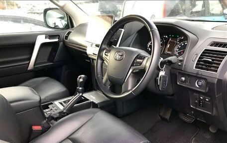 Toyota Land Cruiser Prado 150 рестайлинг 2, 2021 год, 3 520 000 рублей, 5 фотография