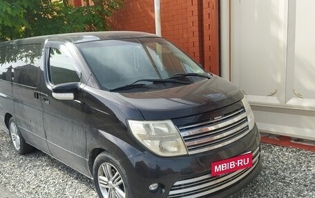 Nissan Elgrand III, 2005 год, 550 000 рублей, 2 фотография