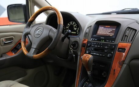 Lexus RX IV рестайлинг, 2001 год, 890 000 рублей, 13 фотография
