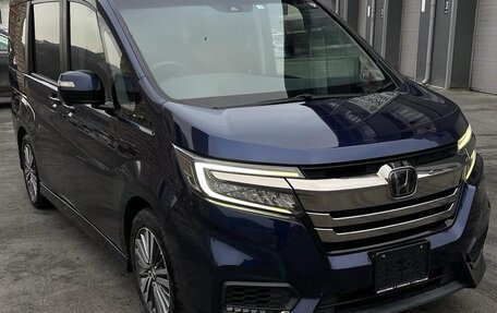 Honda Stepwgn IV, 2018 год, 1 880 000 рублей, 2 фотография