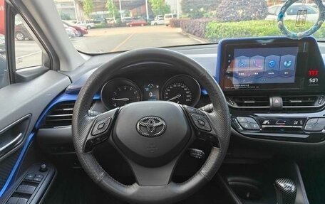 Toyota C-HR I рестайлинг, 2021 год, 1 700 000 рублей, 7 фотография
