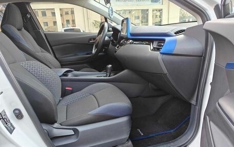 Toyota C-HR I рестайлинг, 2021 год, 1 700 000 рублей, 10 фотография
