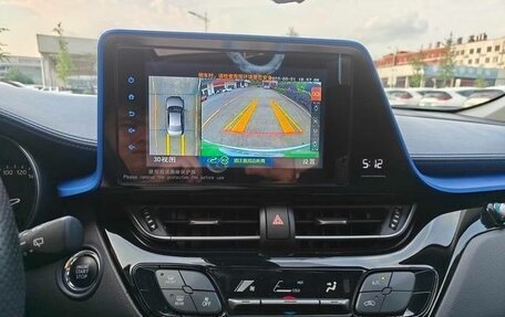 Toyota C-HR I рестайлинг, 2021 год, 1 700 000 рублей, 12 фотография