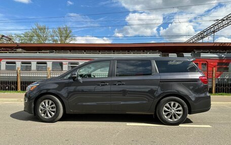 KIA Sedona III, 2019 год, 3 000 000 рублей, 5 фотография