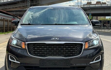 KIA Sedona III, 2019 год, 3 000 000 рублей, 2 фотография