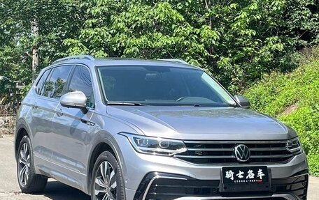 Volkswagen Tiguan II, 2022 год, 2 610 000 рублей, 2 фотография