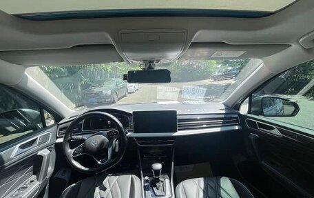 Volkswagen Tiguan II, 2022 год, 2 610 000 рублей, 11 фотография