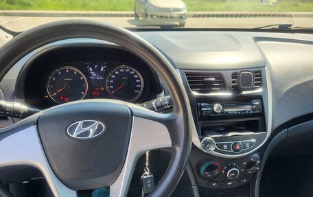 Hyundai Solaris II рестайлинг, 2011 год, 698 000 рублей, 14 фотография