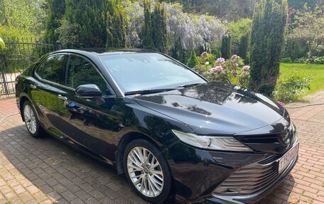 Toyota Camry, 2019 год, 2 650 000 рублей, 3 фотография