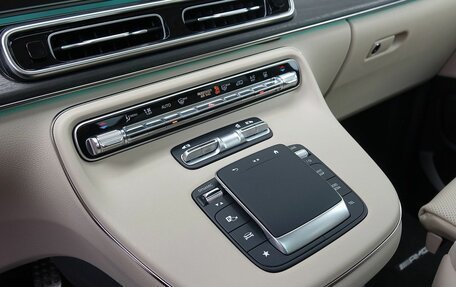 Mercedes-Benz V-Класс, 2024 год, 15 900 000 рублей, 24 фотография