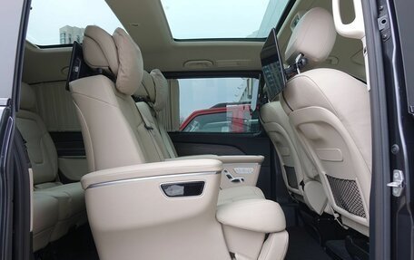 Mercedes-Benz V-Класс, 2024 год, 15 900 000 рублей, 28 фотография