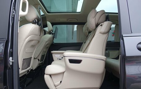 Mercedes-Benz V-Класс, 2024 год, 15 900 000 рублей, 25 фотография