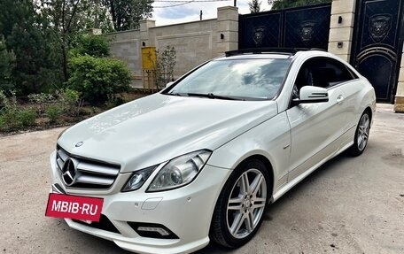 Mercedes-Benz E-Класс, 2011 год, 1 750 000 рублей, 2 фотография
