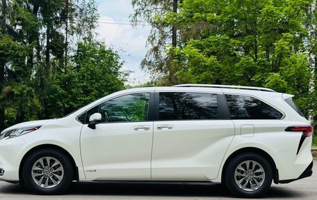 Toyota Sienna, 2021 год, 5 750 000 рублей, 2 фотография