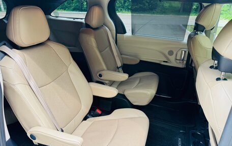 Toyota Sienna, 2021 год, 5 750 000 рублей, 15 фотография