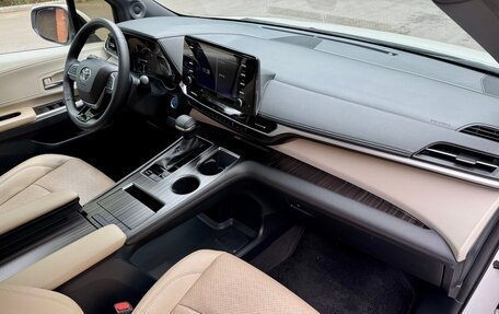Toyota Sienna, 2021 год, 5 750 000 рублей, 17 фотография