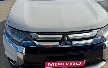 Mitsubishi Outlander III рестайлинг 3, 2018 год, 2 200 000 рублей, 9 фотография