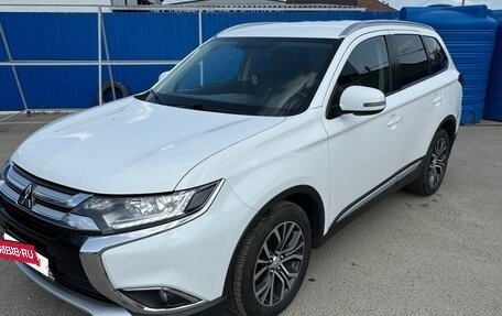 Mitsubishi Outlander III рестайлинг 3, 2018 год, 2 200 000 рублей, 4 фотография
