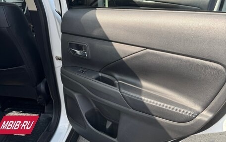 Mitsubishi Outlander III рестайлинг 3, 2018 год, 2 200 000 рублей, 15 фотография