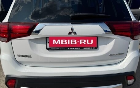 Mitsubishi Outlander III рестайлинг 3, 2018 год, 2 200 000 рублей, 16 фотография