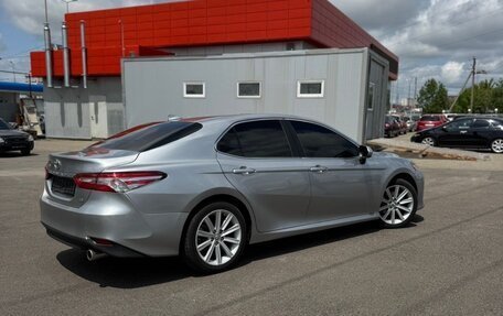 Toyota Camry, 2020 год, 2 100 000 рублей, 4 фотография