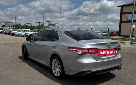 Toyota Camry, 2020 год, 2 100 000 рублей, 5 фотография