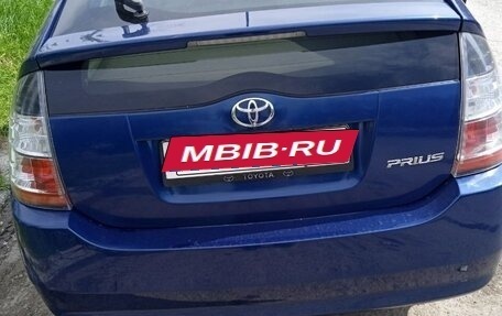 Toyota Prius IV XW50, 2003 год, 550 000 рублей, 2 фотография