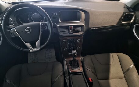 Volvo V40 II рестайлинг, 2018 год, 1 789 000 рублей, 9 фотография