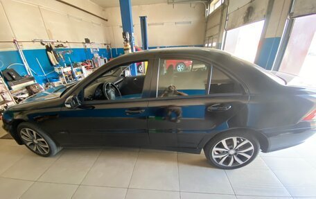 Mercedes-Benz C-Класс, 2005 год, 599 000 рублей, 3 фотография