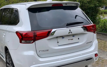 Mitsubishi Outlander III рестайлинг 3, 2022 год, 1 950 000 рублей, 7 фотография