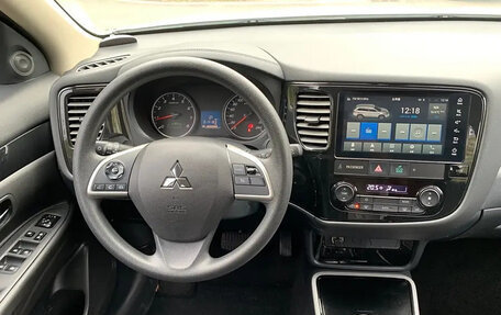 Mitsubishi Outlander III рестайлинг 3, 2022 год, 1 950 000 рублей, 11 фотография