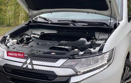 Mitsubishi Outlander III рестайлинг 3, 2022 год, 1 950 000 рублей, 18 фотография