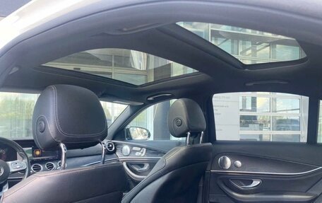 Mercedes-Benz E-Класс, 2018 год, 3 450 000 рублей, 4 фотография