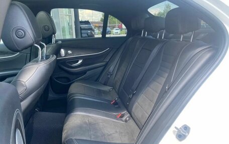 Mercedes-Benz E-Класс, 2018 год, 3 450 000 рублей, 5 фотография