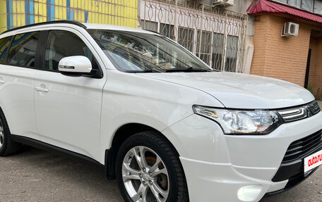 Mitsubishi Outlander III рестайлинг 3, 2014 год, 1 280 000 рублей, 2 фотография