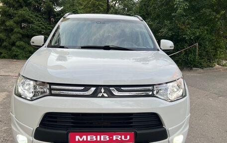 Mitsubishi Outlander III рестайлинг 3, 2014 год, 1 280 000 рублей, 3 фотография