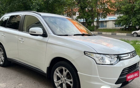 Mitsubishi Outlander III рестайлинг 3, 2014 год, 1 280 000 рублей, 4 фотография