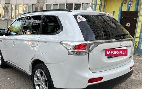 Mitsubishi Outlander III рестайлинг 3, 2014 год, 1 280 000 рублей, 7 фотография