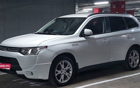 Mitsubishi Outlander III рестайлинг 3, 2014 год, 1 280 000 рублей, 24 фотография