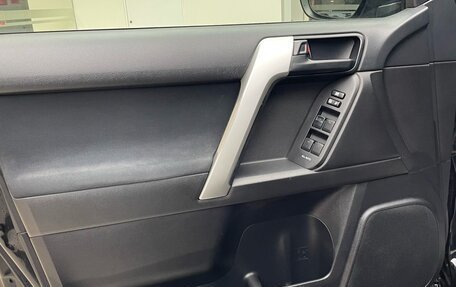 Toyota Land Cruiser Prado 150 рестайлинг 2, 2017 год, 3 699 000 рублей, 8 фотография