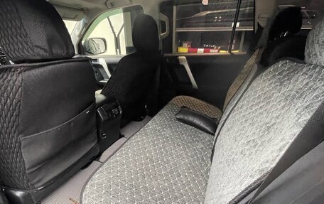 Toyota Land Cruiser Prado 150 рестайлинг 2, 2017 год, 3 699 000 рублей, 12 фотография