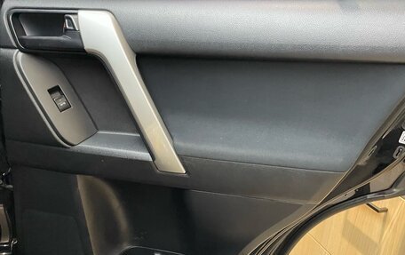Toyota Land Cruiser Prado 150 рестайлинг 2, 2017 год, 3 699 000 рублей, 16 фотография