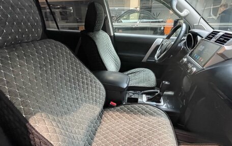 Toyota Land Cruiser Prado 150 рестайлинг 2, 2017 год, 3 699 000 рублей, 20 фотография