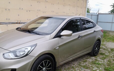 Hyundai Solaris II рестайлинг, 2011 год, 709 000 рублей, 2 фотография