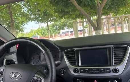 Hyundai Solaris II рестайлинг, 2018 год, 1 220 000 рублей, 2 фотография
